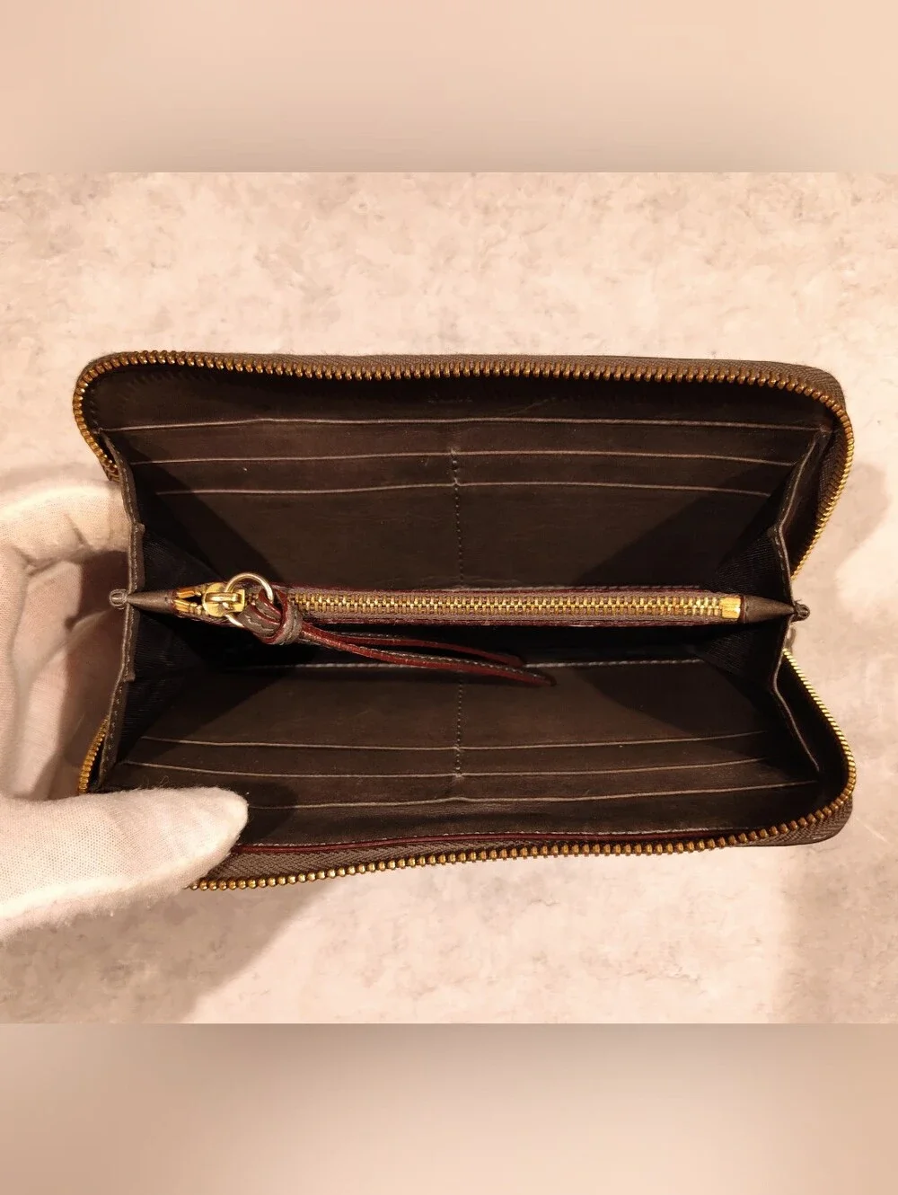 Chloé Victoria Round Long Wallet Authentic